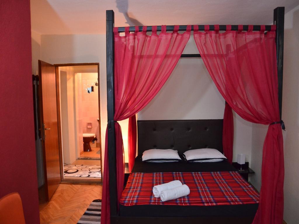Hostel Kalonis Skopje Esterno foto