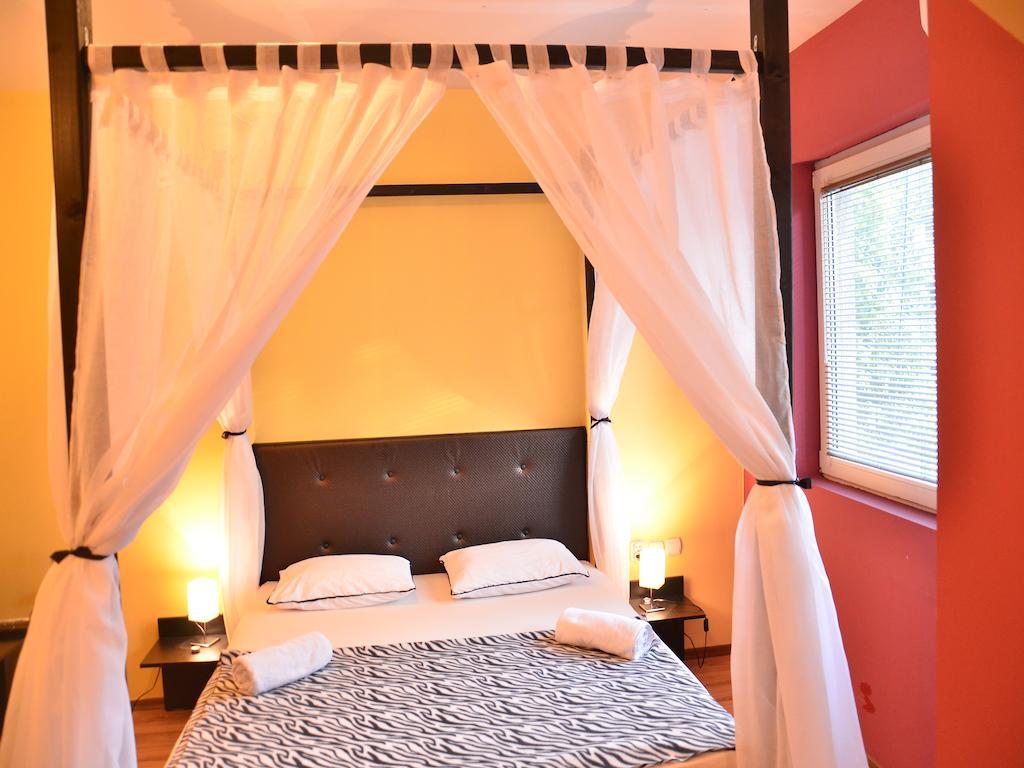 Hostel Kalonis Skopje Esterno foto