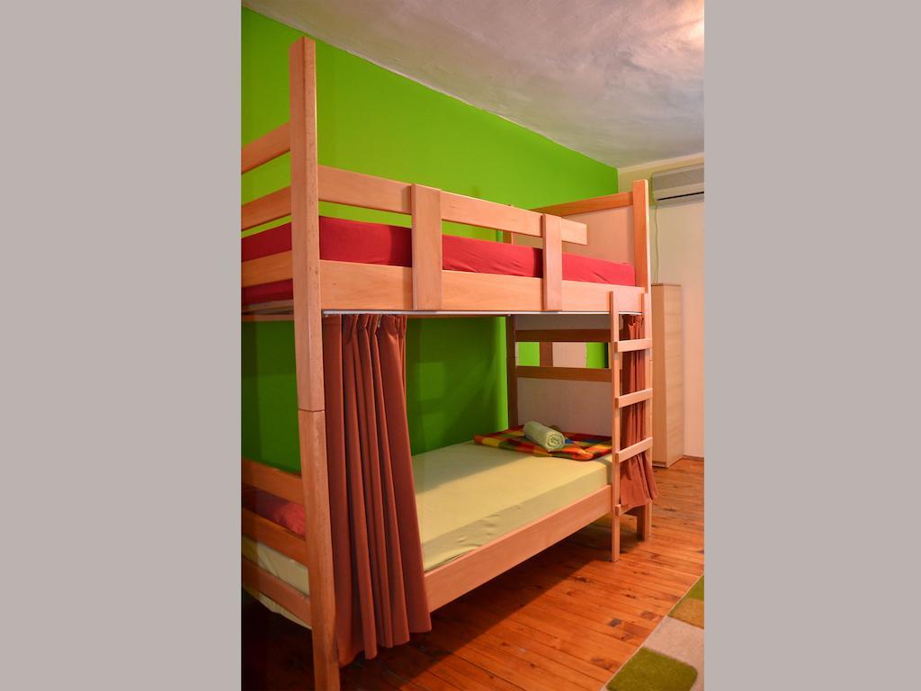 Hostel Kalonis Skopje Esterno foto